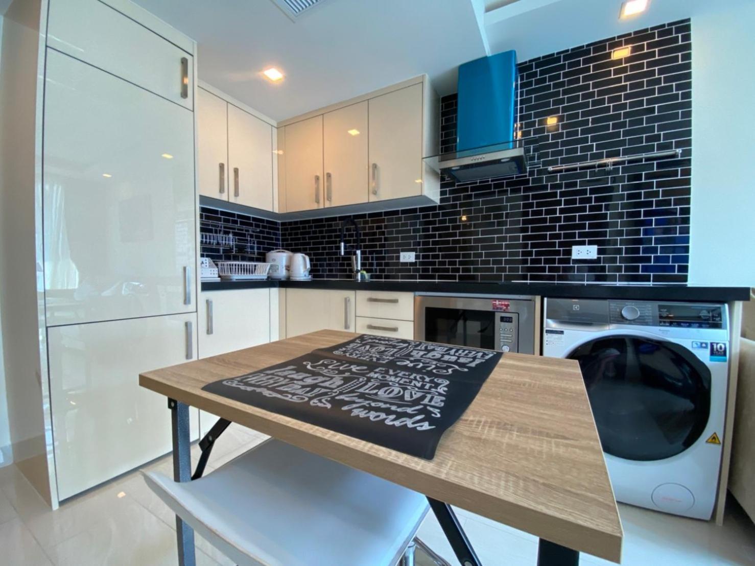 Grand Avenue Suites X Monthstayz Thailand Патая Екстериор снимка