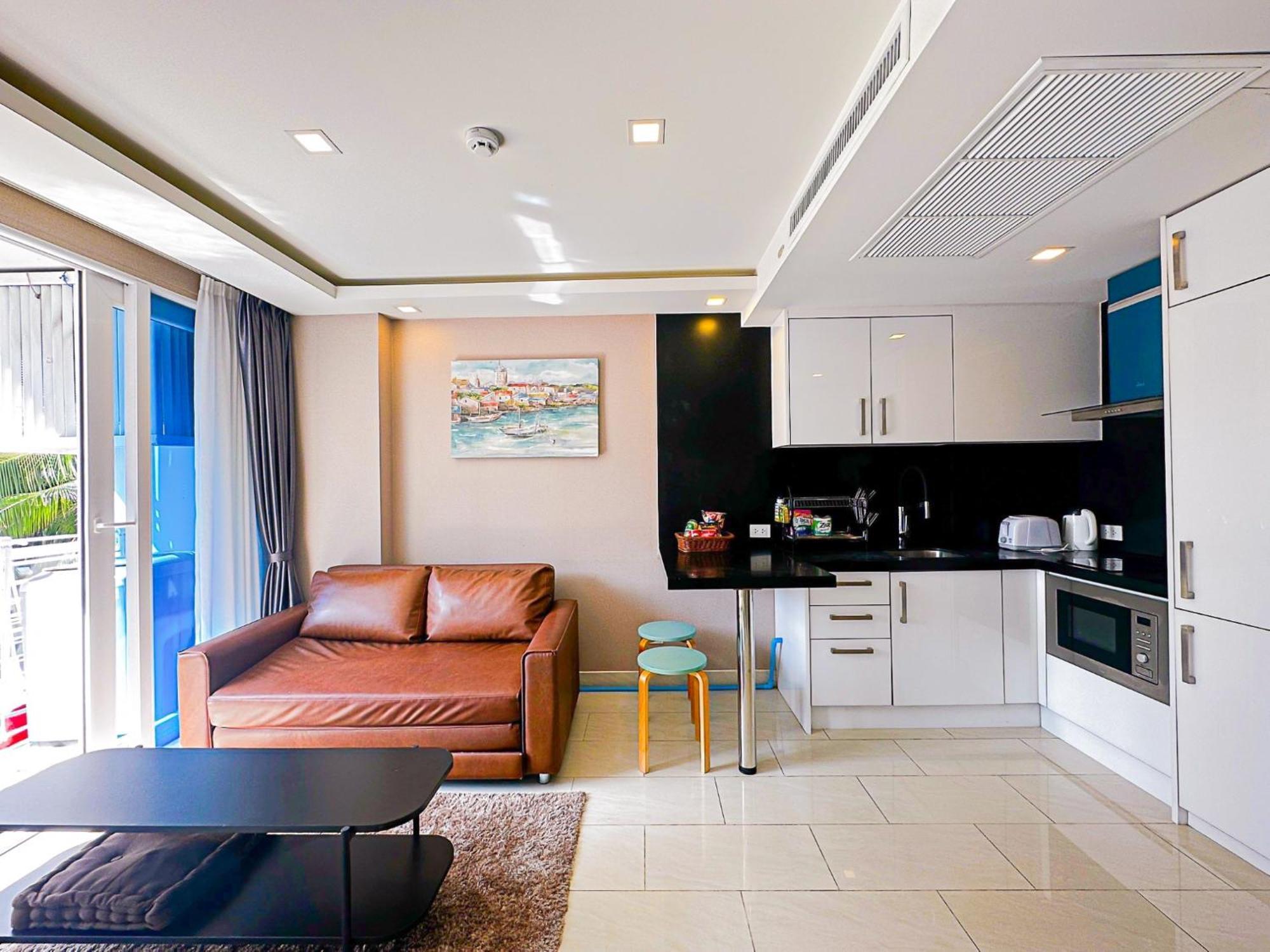 Grand Avenue Suites X Monthstayz Thailand Патая Екстериор снимка