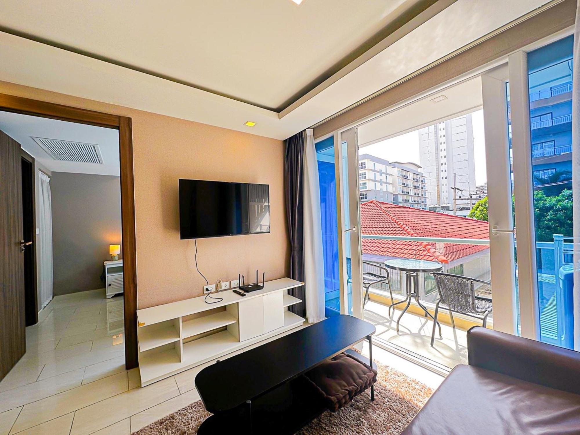Grand Avenue Suites X Monthstayz Thailand Патая Екстериор снимка