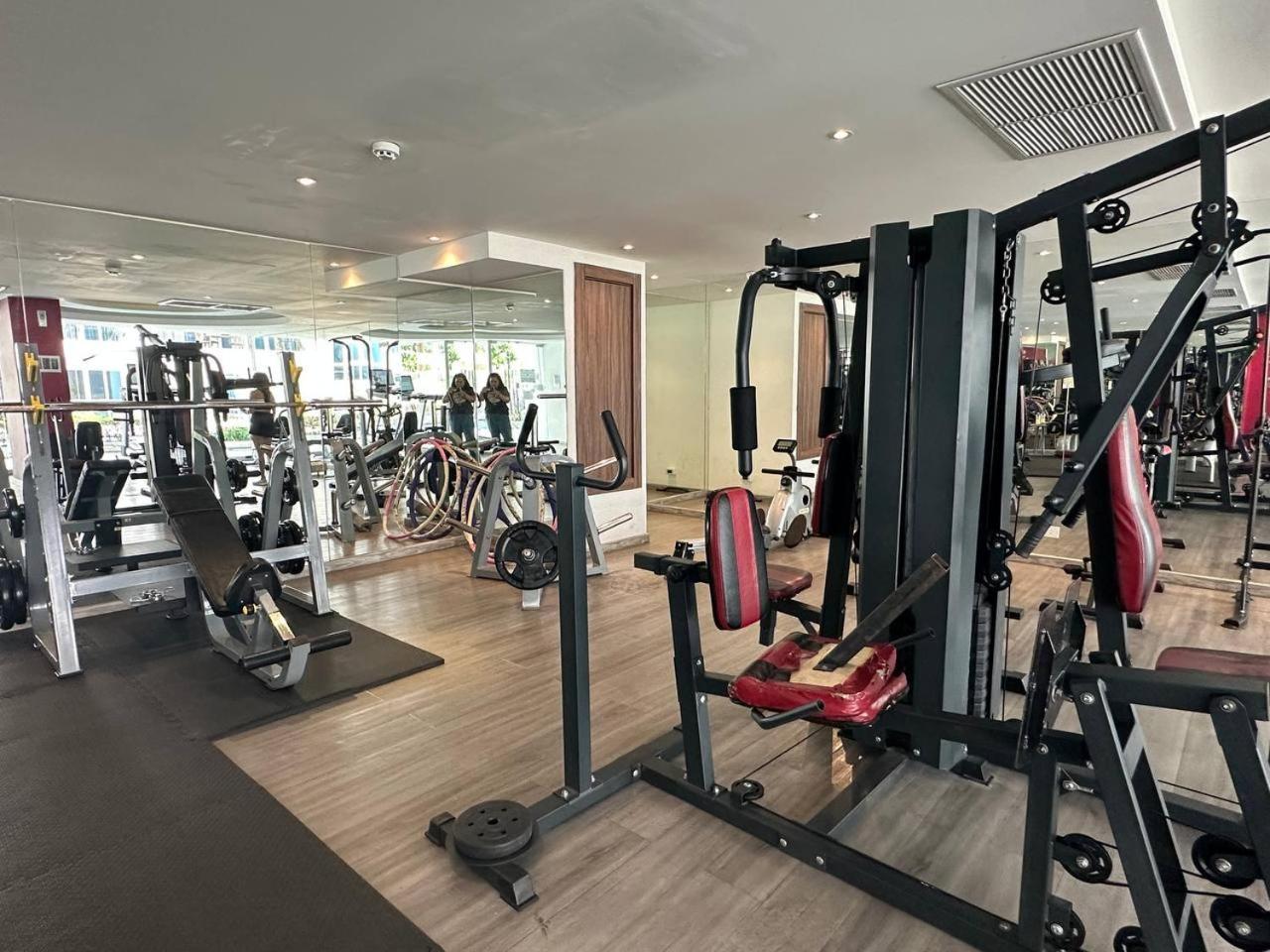 Grand Avenue Suites X Monthstayz Thailand Патая Екстериор снимка
